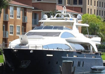 Vivere Yacht Charter