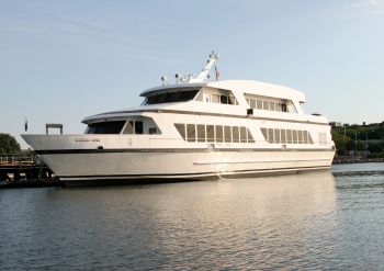 Cloud 9 IV Yacht sailing in the hudson river