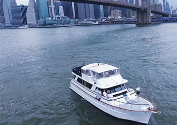 Juliette Yacht sailing in the Hudson River under the Brooklyn Bridge